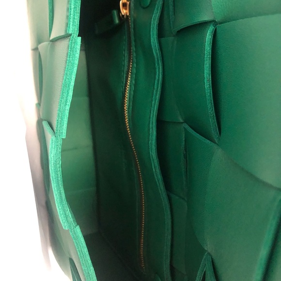 **SOLD** Bottega Vaneta Cassette Crossbody bag - Picture 8 of 16